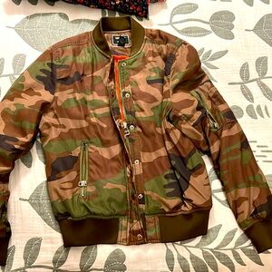 Women’s Cameo bomber With Arm Pouch +  2 Zipper Pockets